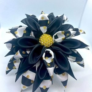Women’s Kanzashi Brooch.